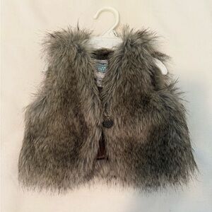 Old Navy Toddler Faux Fur Vest 18–24 Months – Gray Soft Lined Button Front